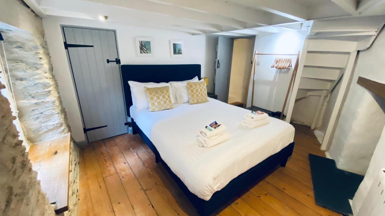 Spindrift Is A Beautiful Newly Refurbished Three Bedroom Private Family House Located On The Old Harbour And The Coastal Path In The Heart Of Beautiful بولبيرو المظهر الخارجي الصورة