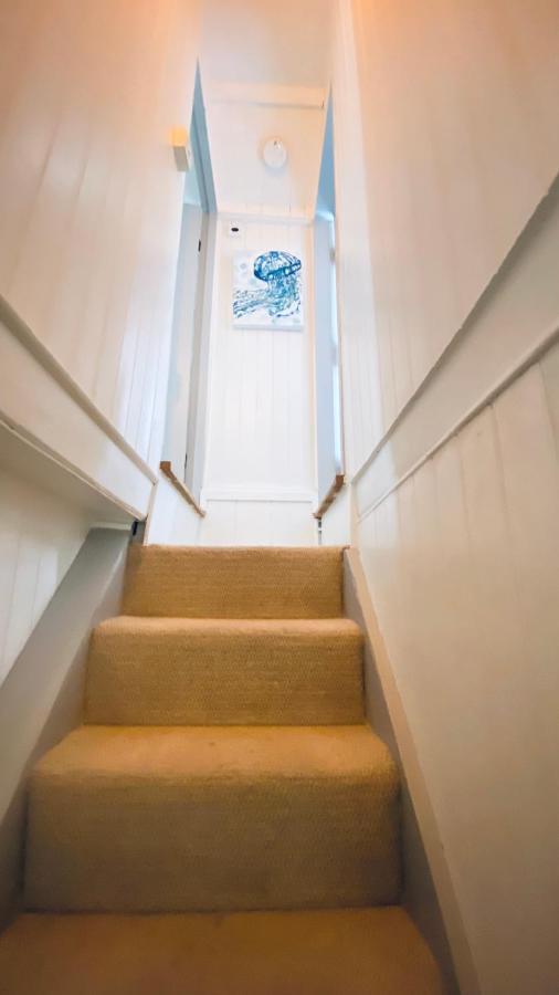Spindrift Is A Beautiful Newly Refurbished Three Bedroom Private Family House Located On The Old Harbour And The Coastal Path In The Heart Of Beautiful بولبيرو المظهر الخارجي الصورة